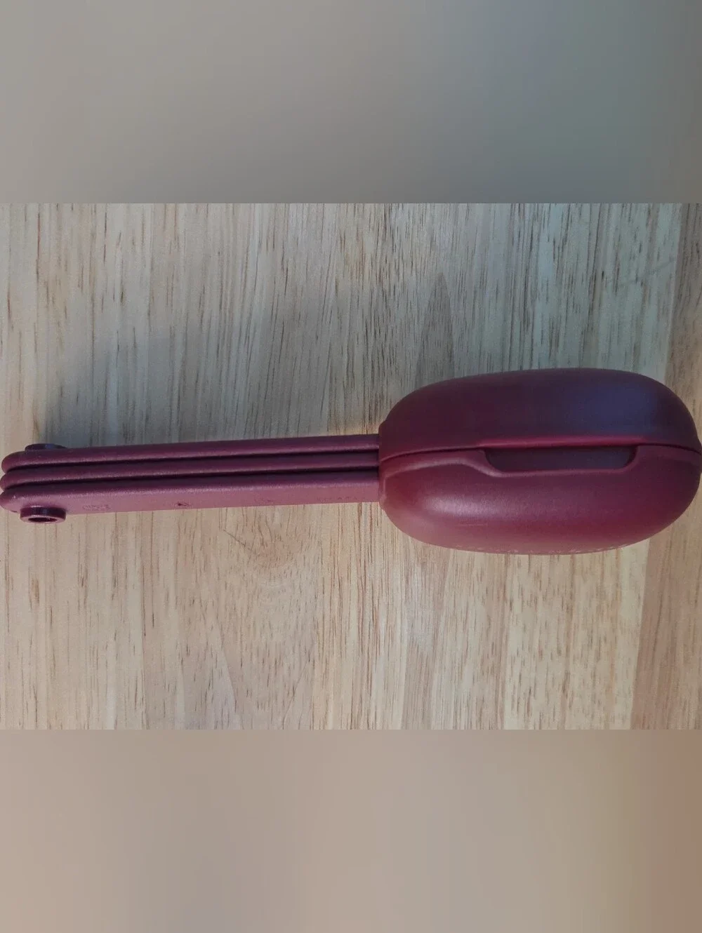 TUPPERWARE CUTLERY SET IN CASE